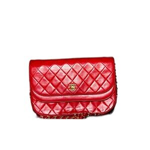 Chanel 1986 Vintage Red Lambskin Round Flap 24K Gold Hardware shoulder bag